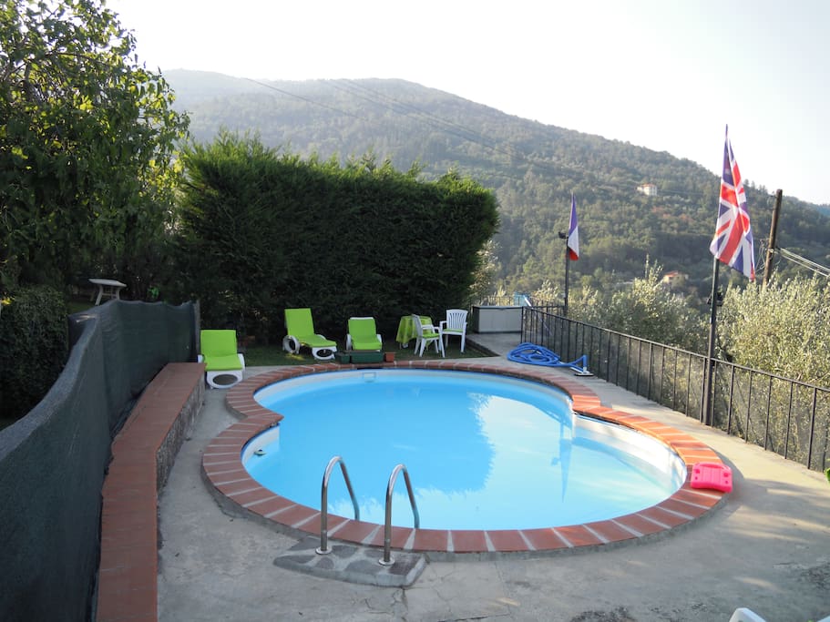 La Piscina circondata dal verde