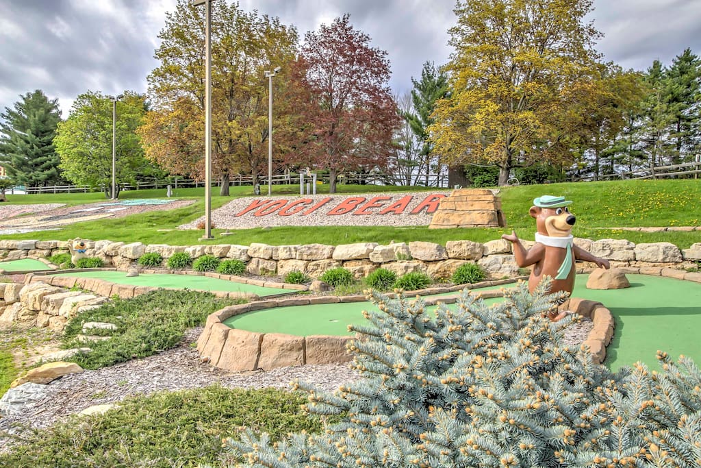 Set on the grounds of Jellystone Park, numerous fun-filled activities are just a stone's throw away.