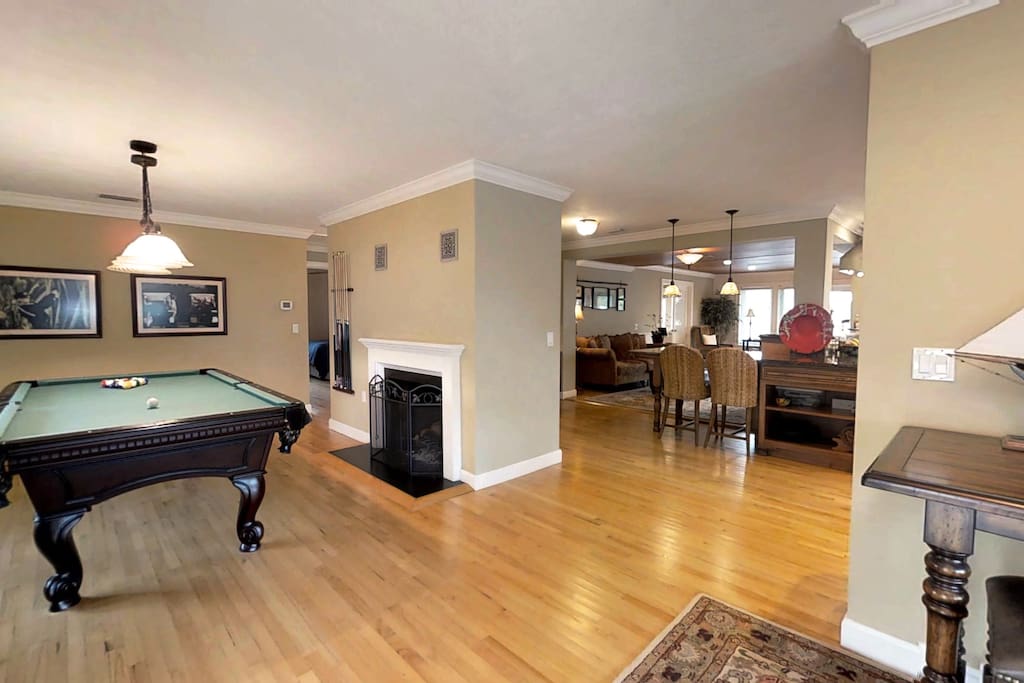 Game Room w/Fireplace