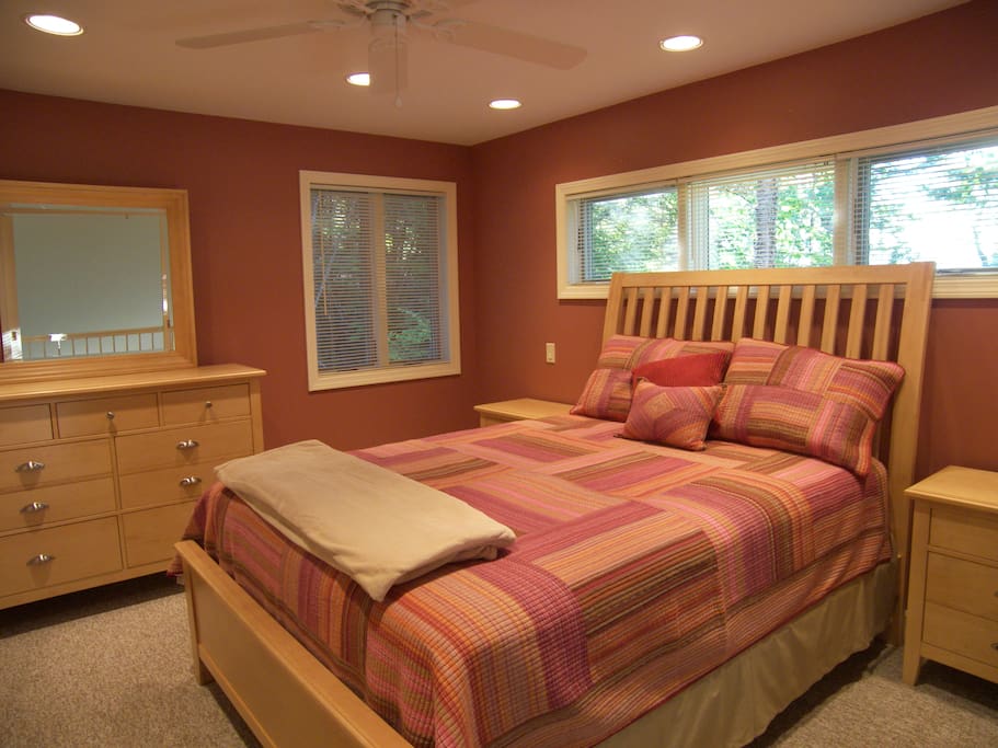 1st Floor Master with Queen bed