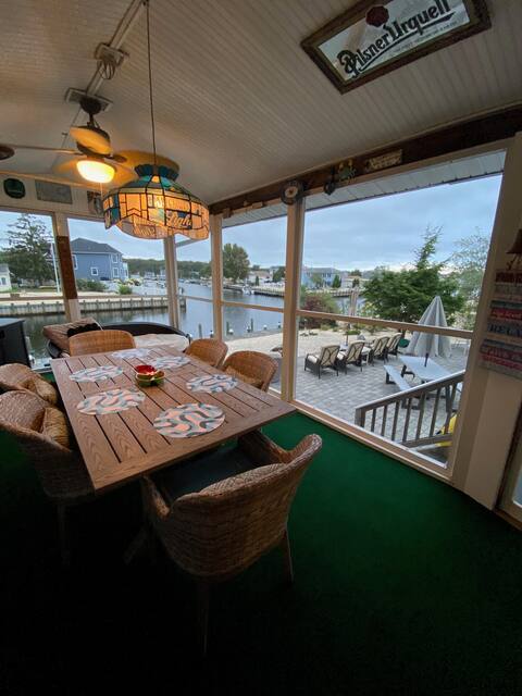 Exclusive Waterfront Home with view on Lagoon