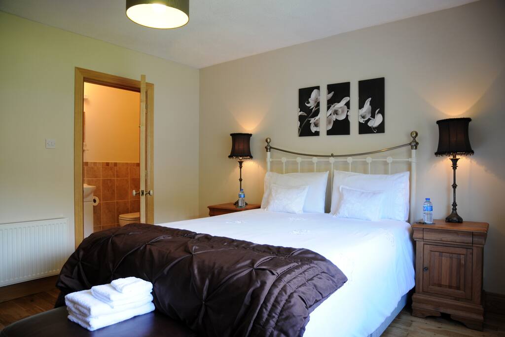 Bedroom with ensuite