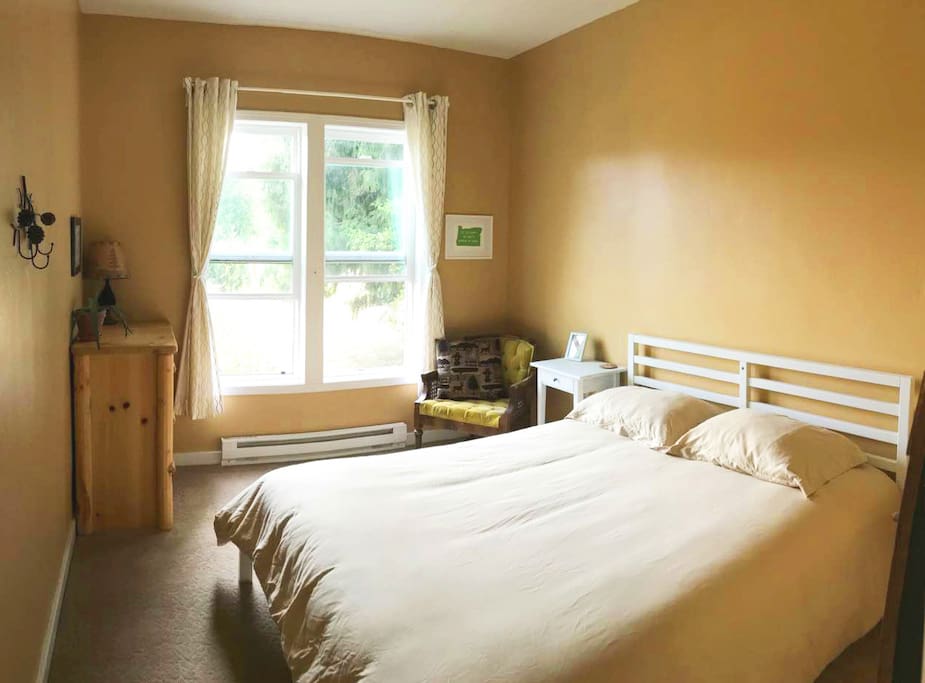 Queen Bedroom