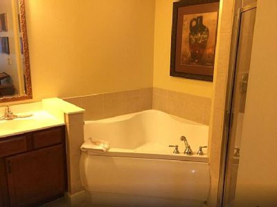 Luxurious Whirlpool Bath - Ahhh!