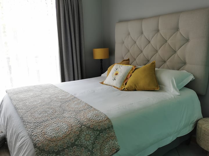 Kitanda cha malkia - kinalala kushiriki 1 au 2