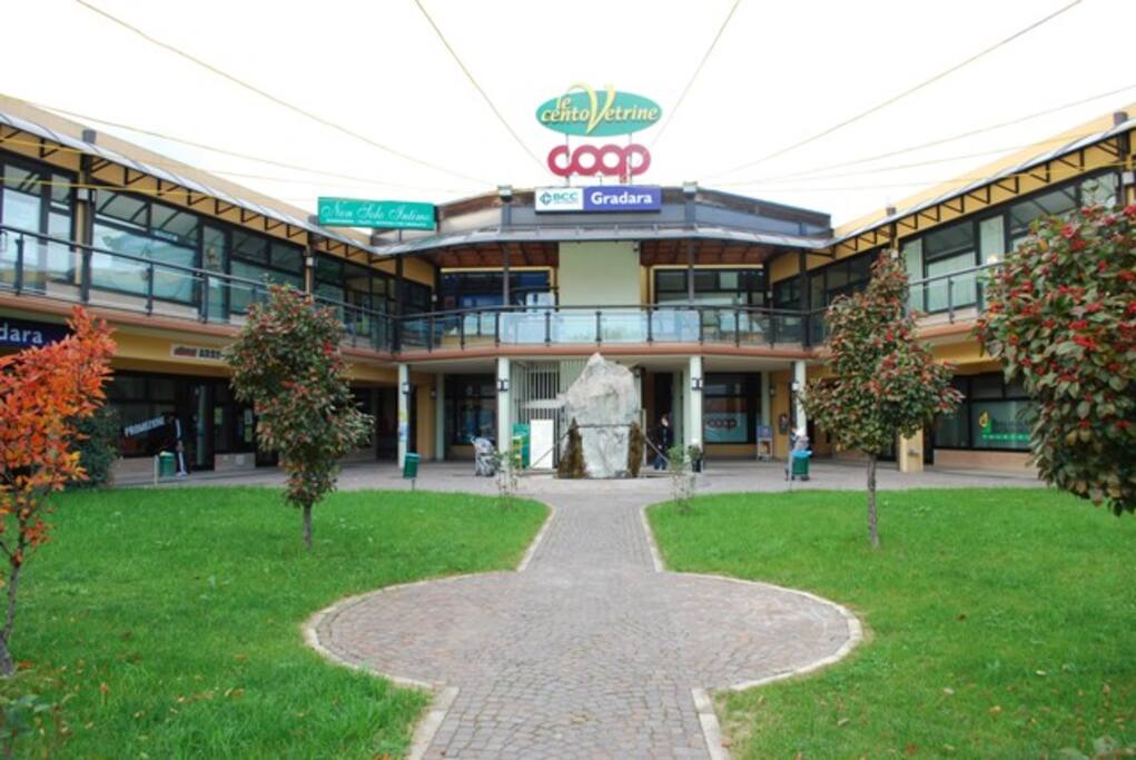 Il centro commerciale che si trova sotto casa....