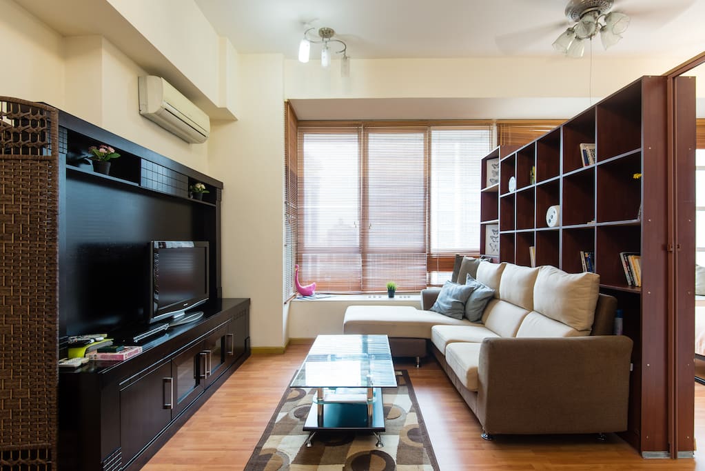 With TV set and equipped with aircond