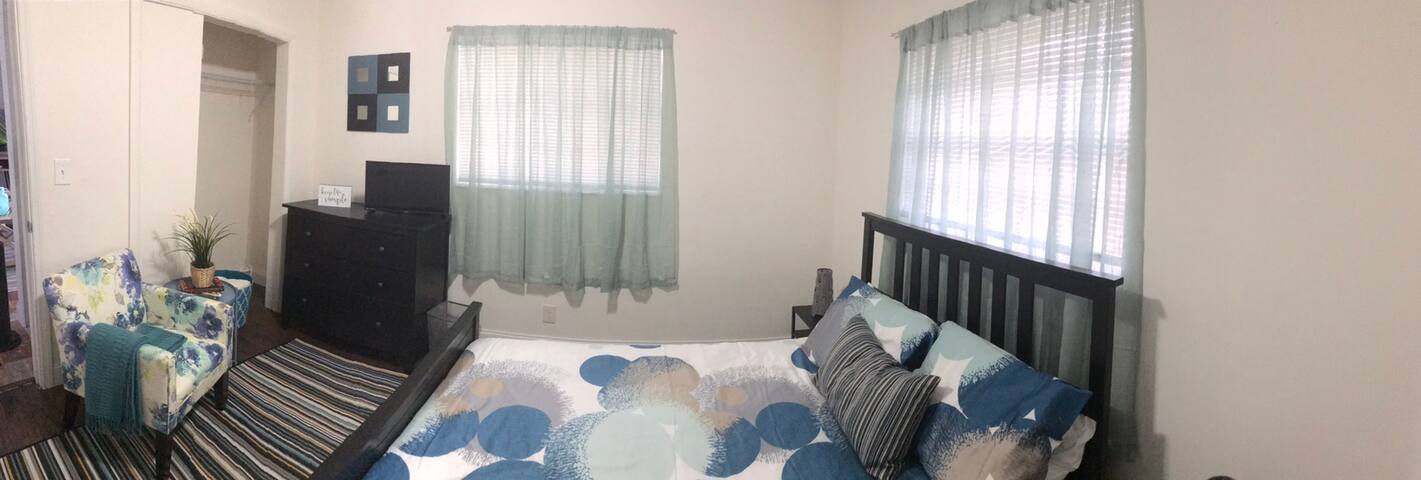 Cute, Clean, & Cozy Master With In Suite Bathroom.