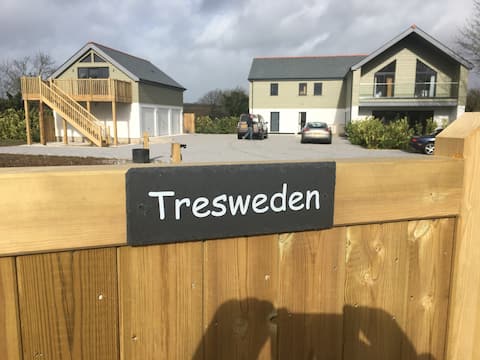 Tresweden (7 beds, sleeps 16-20)