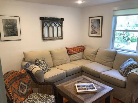 Popular Airbnb listing: Upgraded in-town Vineyard Haven in Marthas Vineyard