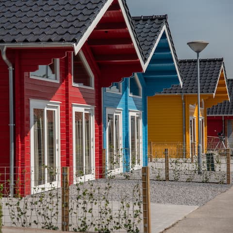 Top performing Airbnb: New chalet near the water! in Sint Annaland