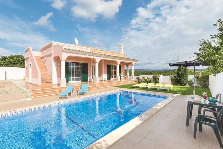 3 bedroom Villa sleeps 6 in Ferrarias