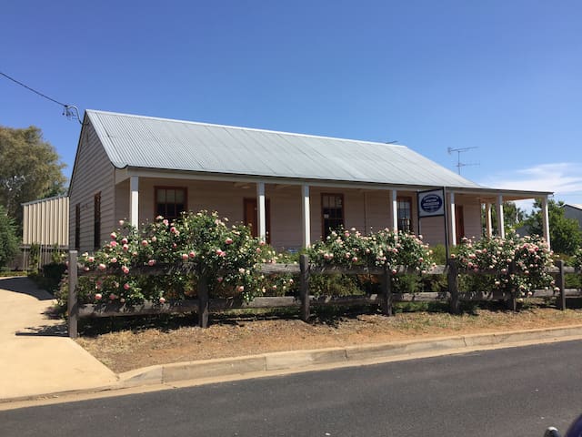 GULGONG - Telegraph Station - 2 bedroom free WiFi