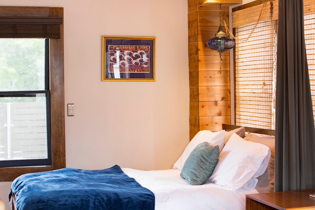Modern Lofted Cottage Custom Woodwork, Central ATX