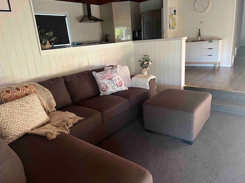 Popular Airbnb listing: Absolute waterfront in Shire Of Mansfield