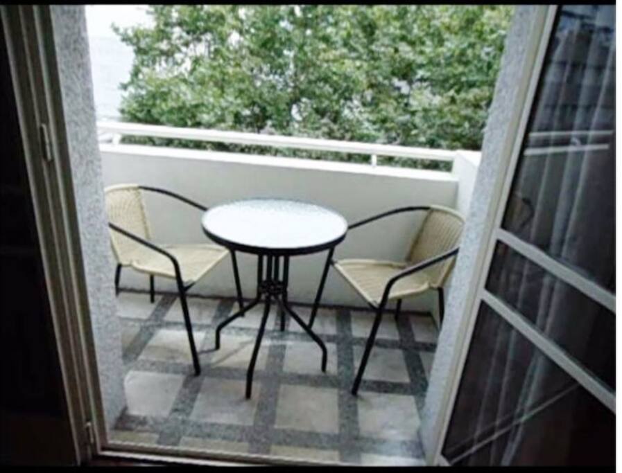 Ventanal de la sala comedor, al balcón
