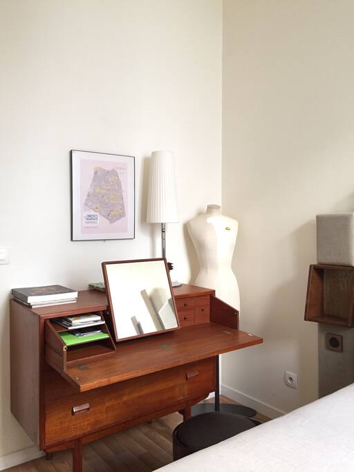 Bureau et rangement vêtements
