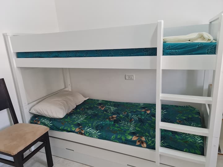 kitanda katika chumba cha watoto