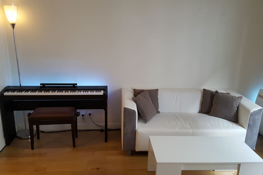 coin salon, piano