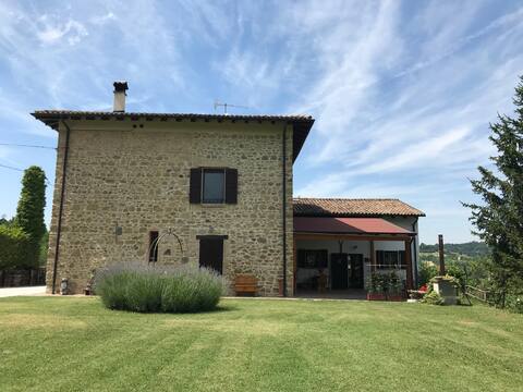 CASA DORIANA IN THE HILLSIDE JUST STEPS FROM THE CITY