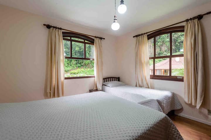 5号套房白色房屋 