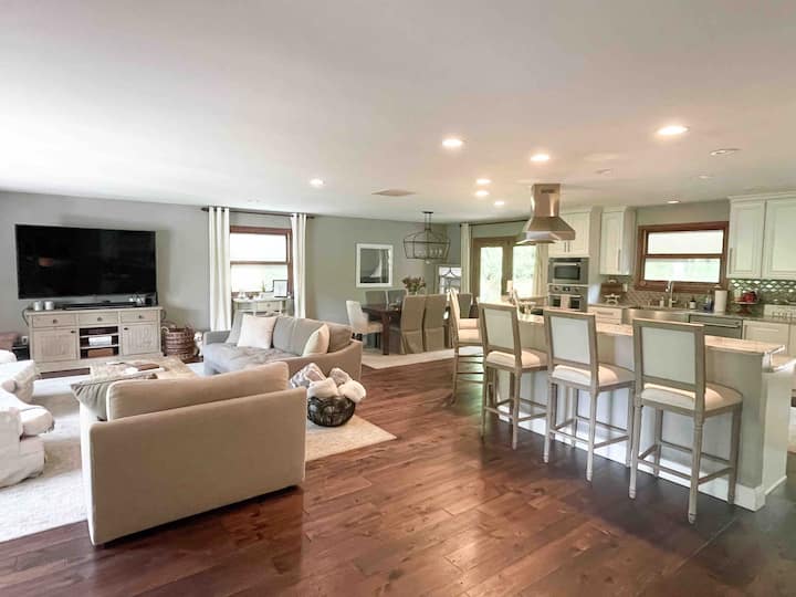 Beavercreek Beauty W/ Gorgeous Fenced Yard! - Beavercreek, OH
