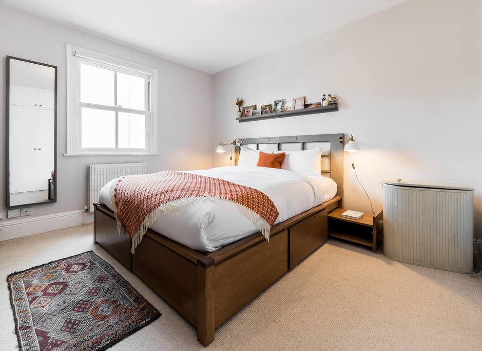 Main ensuite room