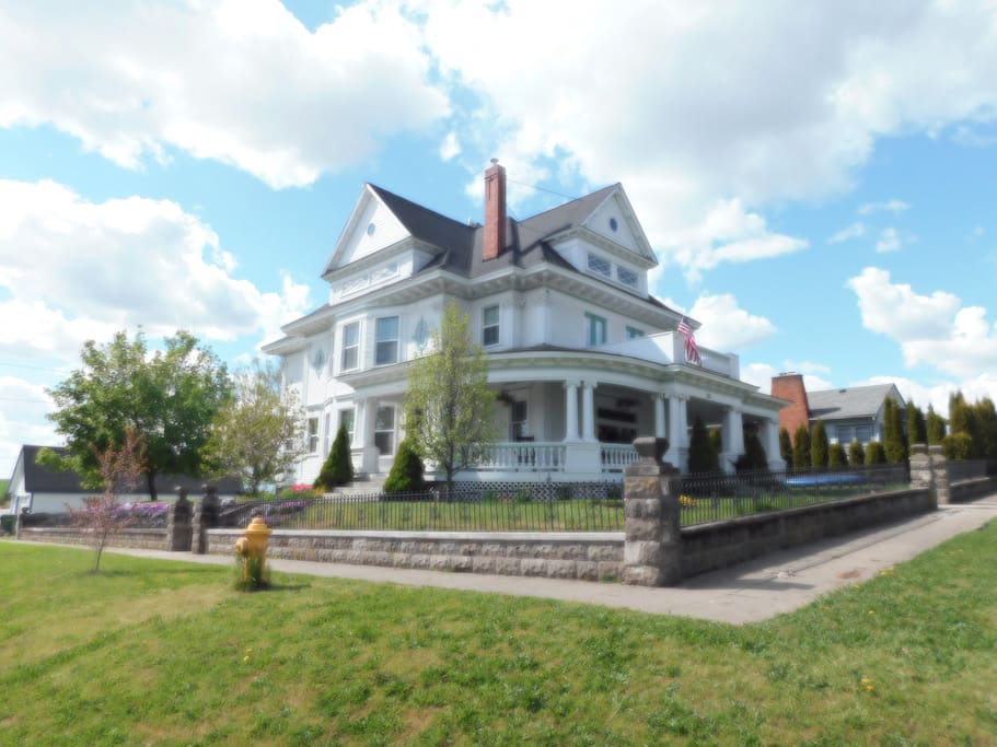 Corner view of Main street & Howard St