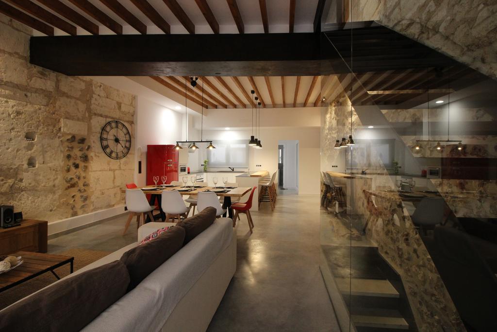 Popular Airbnb listing: CASA MERCAT in Sa Pobla