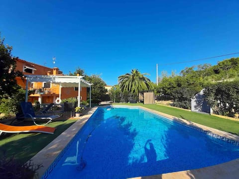 Beautiful Villa, amazing views and salt water pool