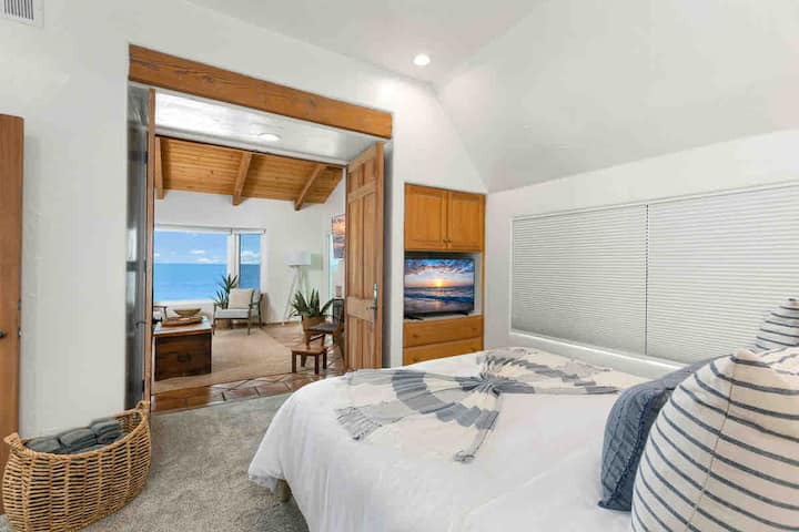 "Best beachfront rental in Oceanside California." "Family-friendly beach house near Oceanside Pier." "Pet-friendly oceanfront vacation rental." "Large beachfront home for family reunions." "Walkable beach house near restaurants and coffee shops." "Lu