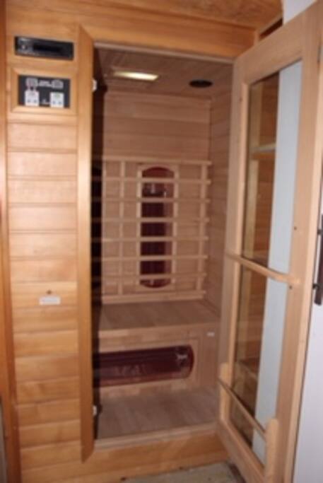 Dry sauna for two
