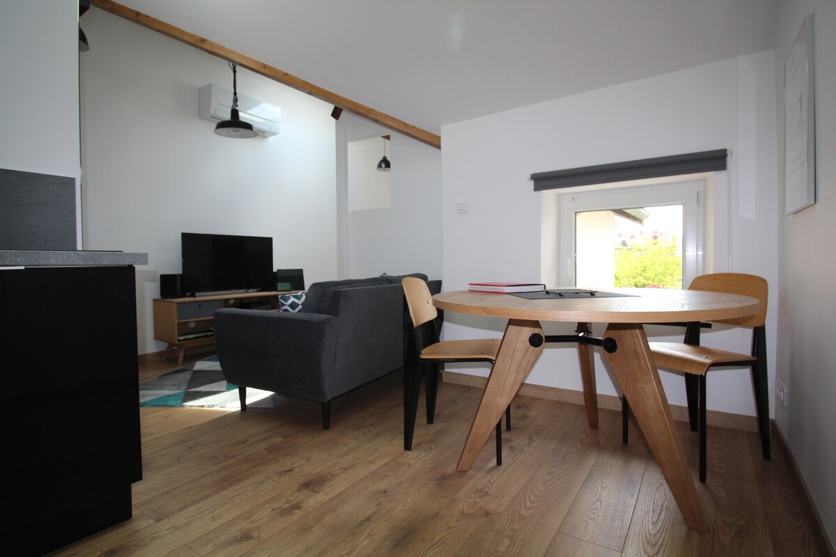 Popular Airbnb listing: Artem, beautiful studio in 1900 house in Diocèse De Nancy Toul