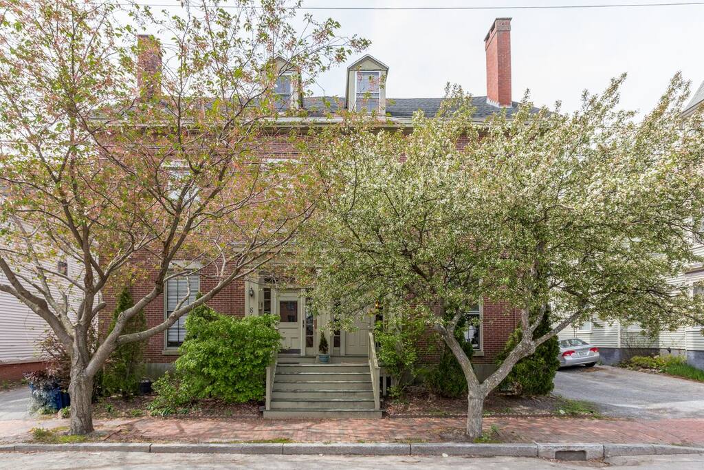 Beautiful, historic building in peaceful and quiet neighborhood