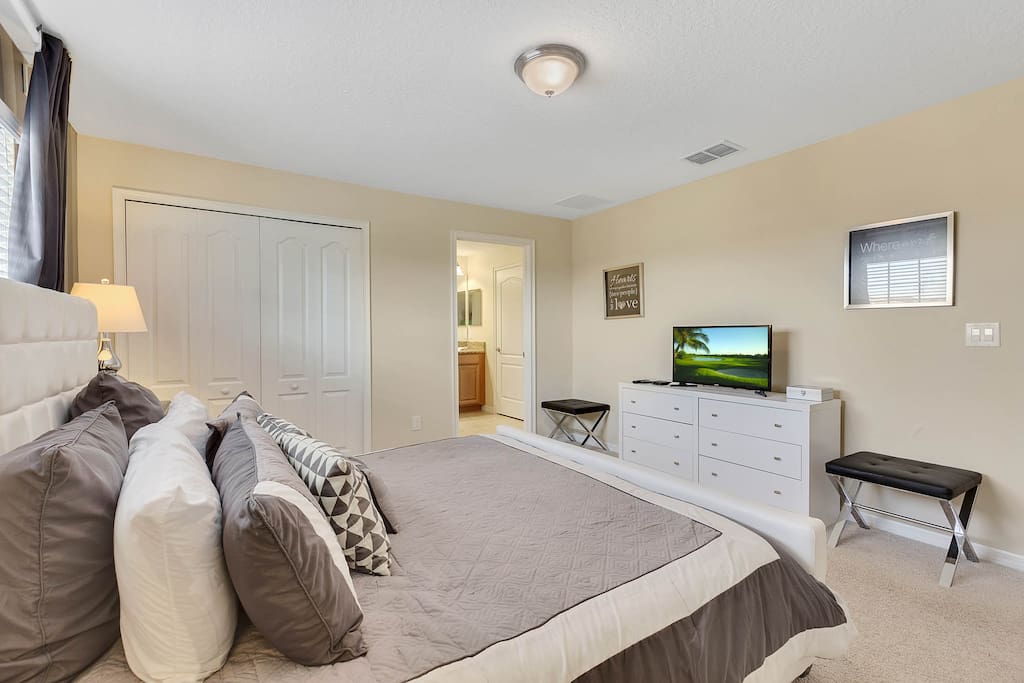 Bedroom 1: Upper Level Master Suite