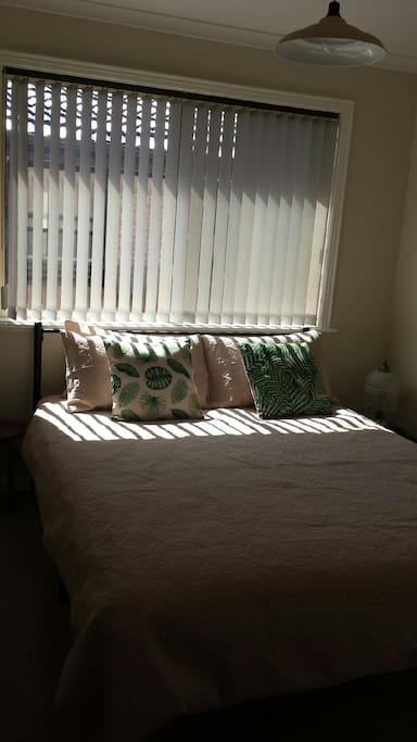 Second bedroom (Queen)