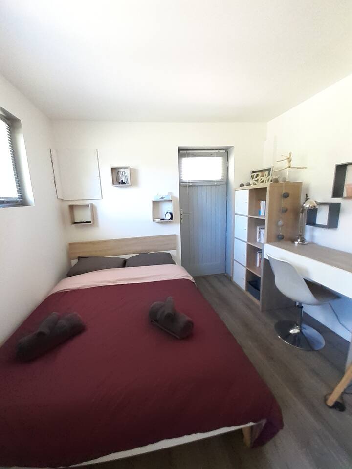 Dhomë gjumi dopio në katin përdhes