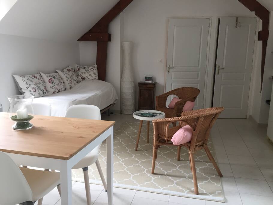 Espace salon et troisième couchage