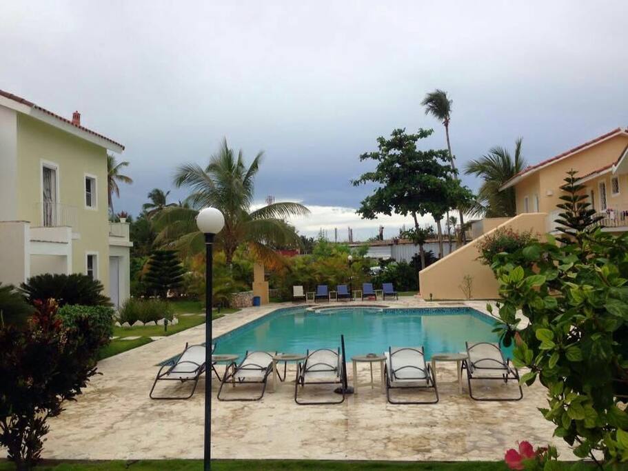 Piscina y area comun del condominio