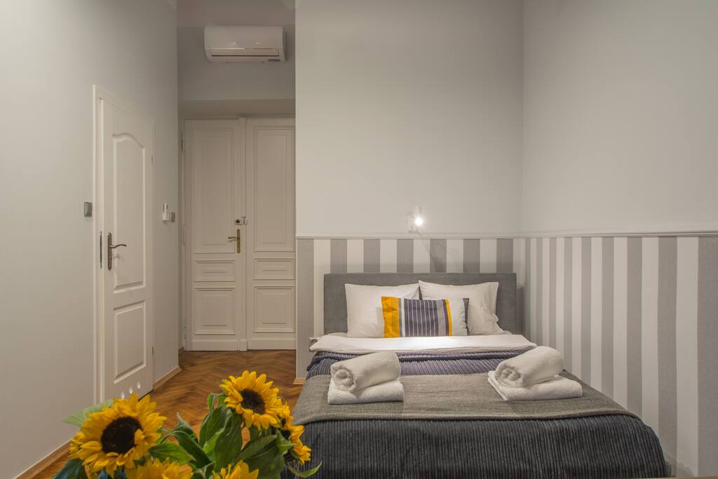 Bedroom for four (double + sofa)