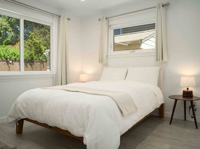 Modern Tiny House gallery image 4