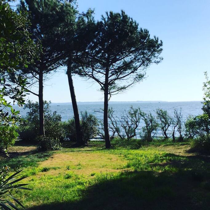 Le Bassin au bout du jardin avec un accès privé à la plage