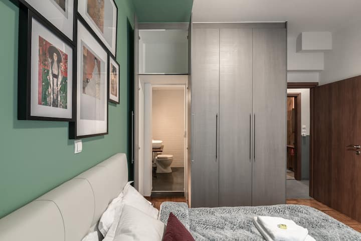 Спалня 1 с двойно легло и удобства и скрита тоалетна