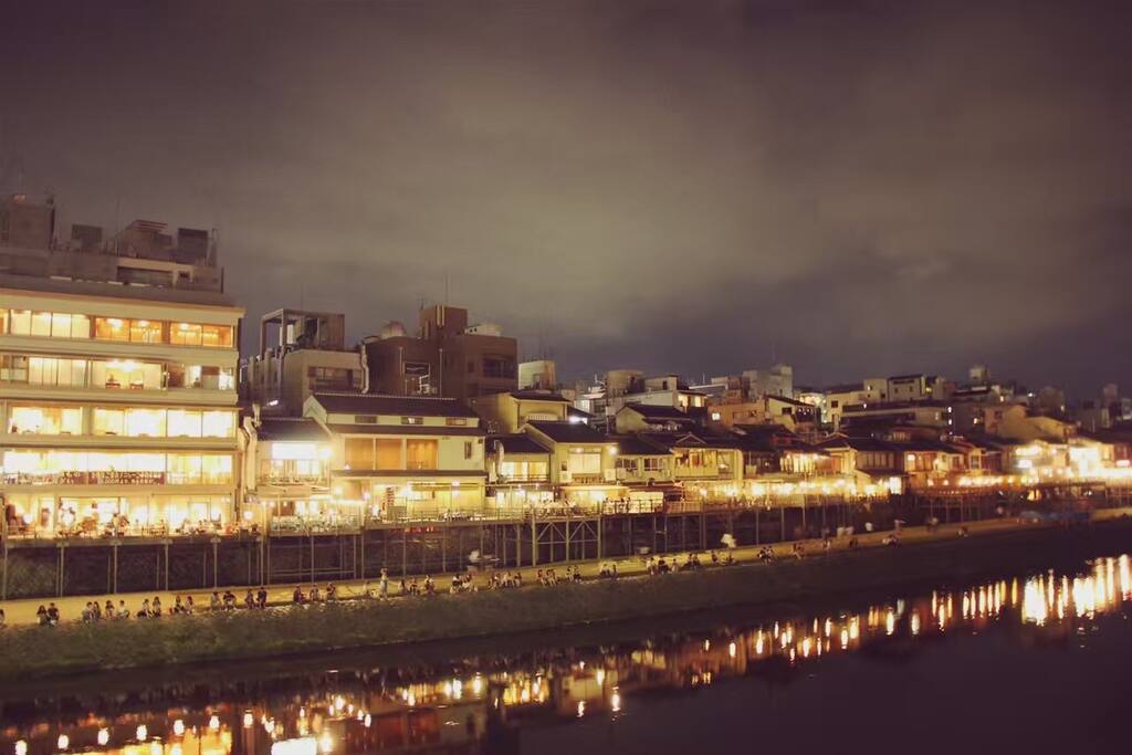 四条河原町鴨川夜景