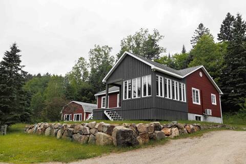 Family chalet 10 min. from Tremblant - Pickleball!