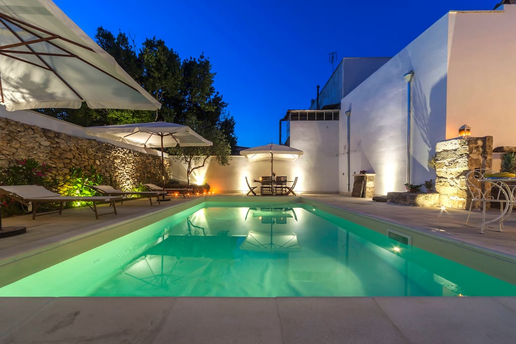 Piscina di sera