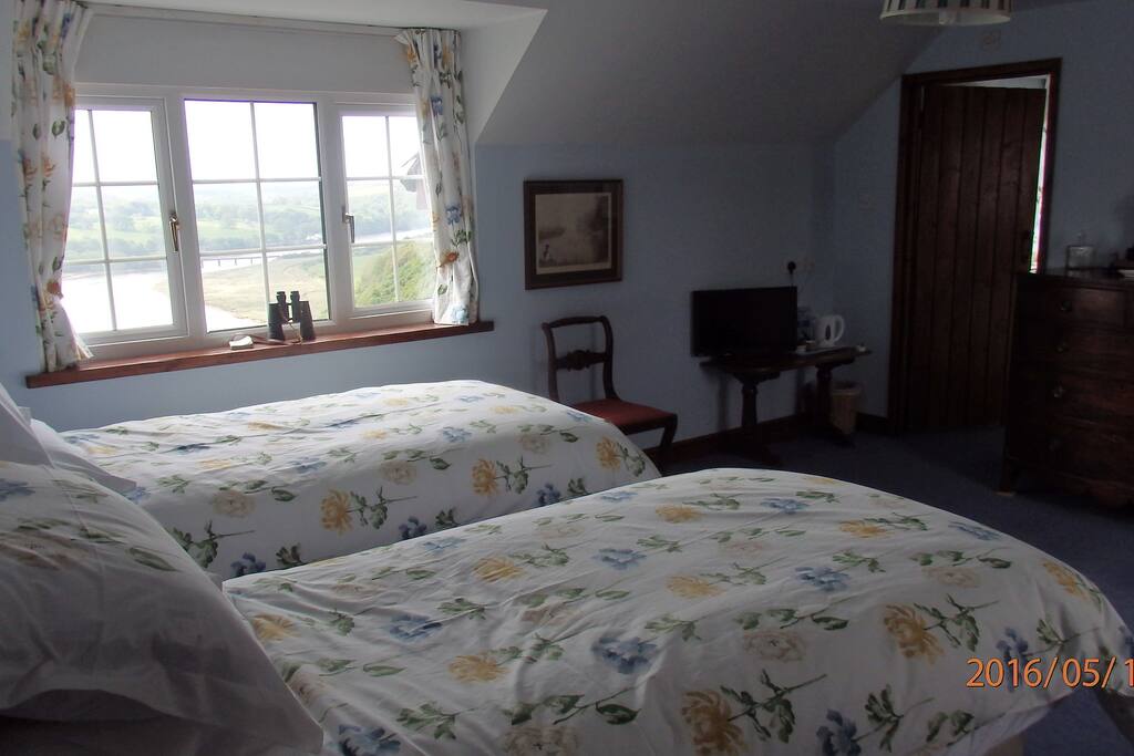 Superking or twin beds available