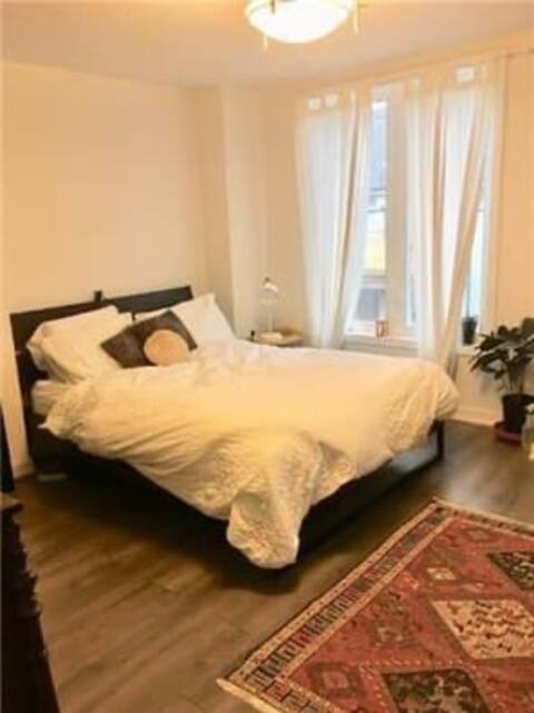 Big Room - Little Italy