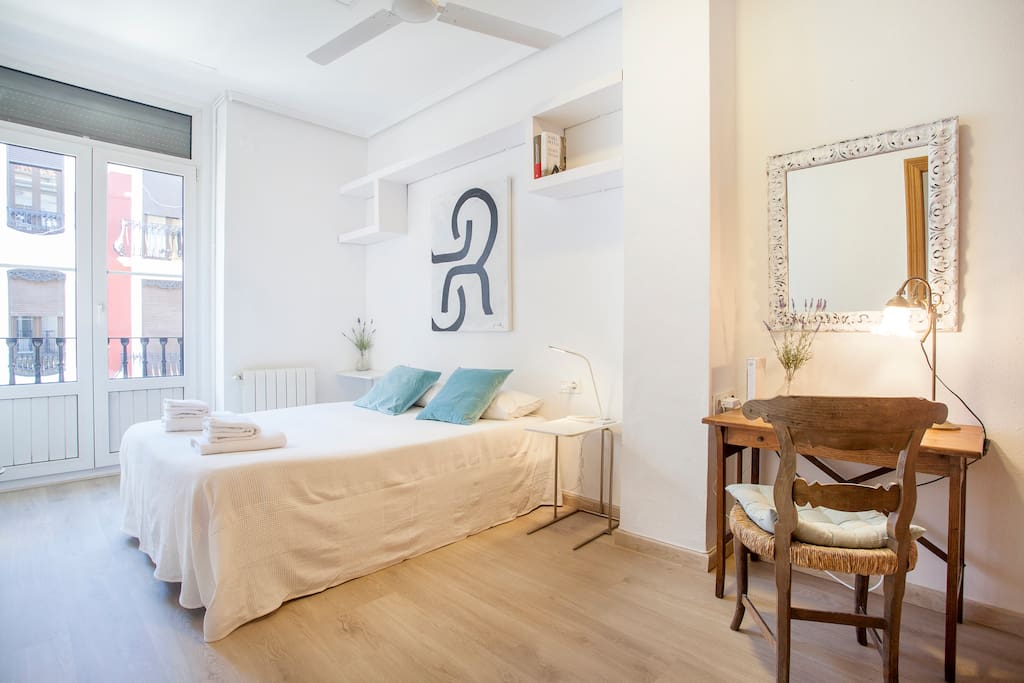 Bright Master bedroom with king-sized bed (150x190 cm) and ceiling fan