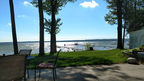Large Lake front Home on Burt Lake
